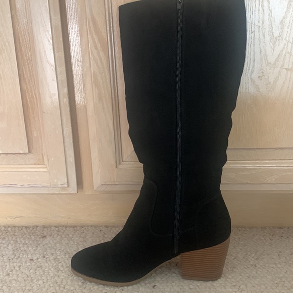 Black faux suede boots size 9.5 NEW - Picture 2 of 7